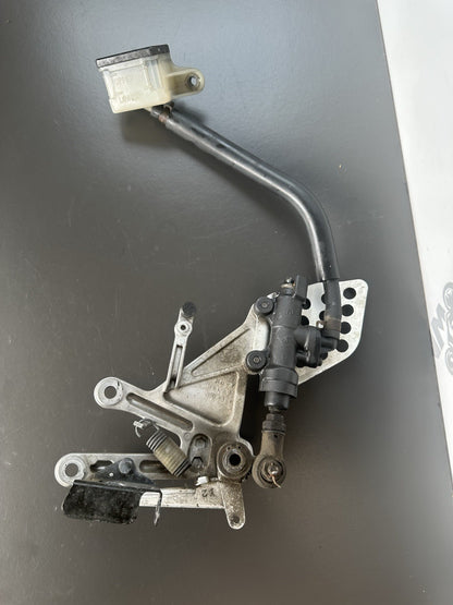 HONDA CBR1000RR FIREBLADE Right Front Footrest Hanger 2004-2005 SPARES/REPAIRS
