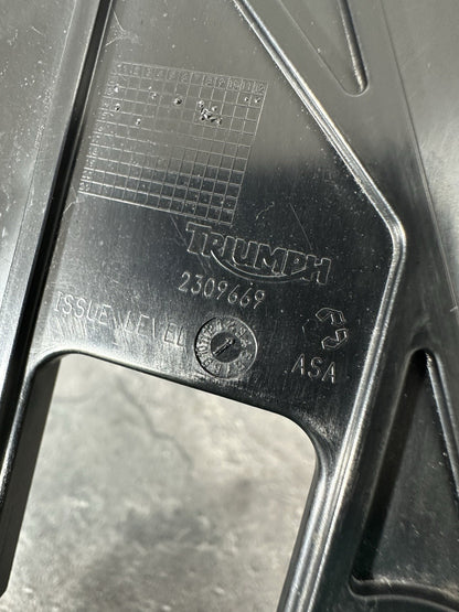 Triumph Street Triple 675 R 2015 Clock Surround Speedo Mount 2013-2016 16470m