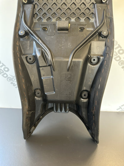 TRIUMPH STREET TRIPLE 675 Seat T2306407 Triumph Street Triple 675R Seat 2007-11