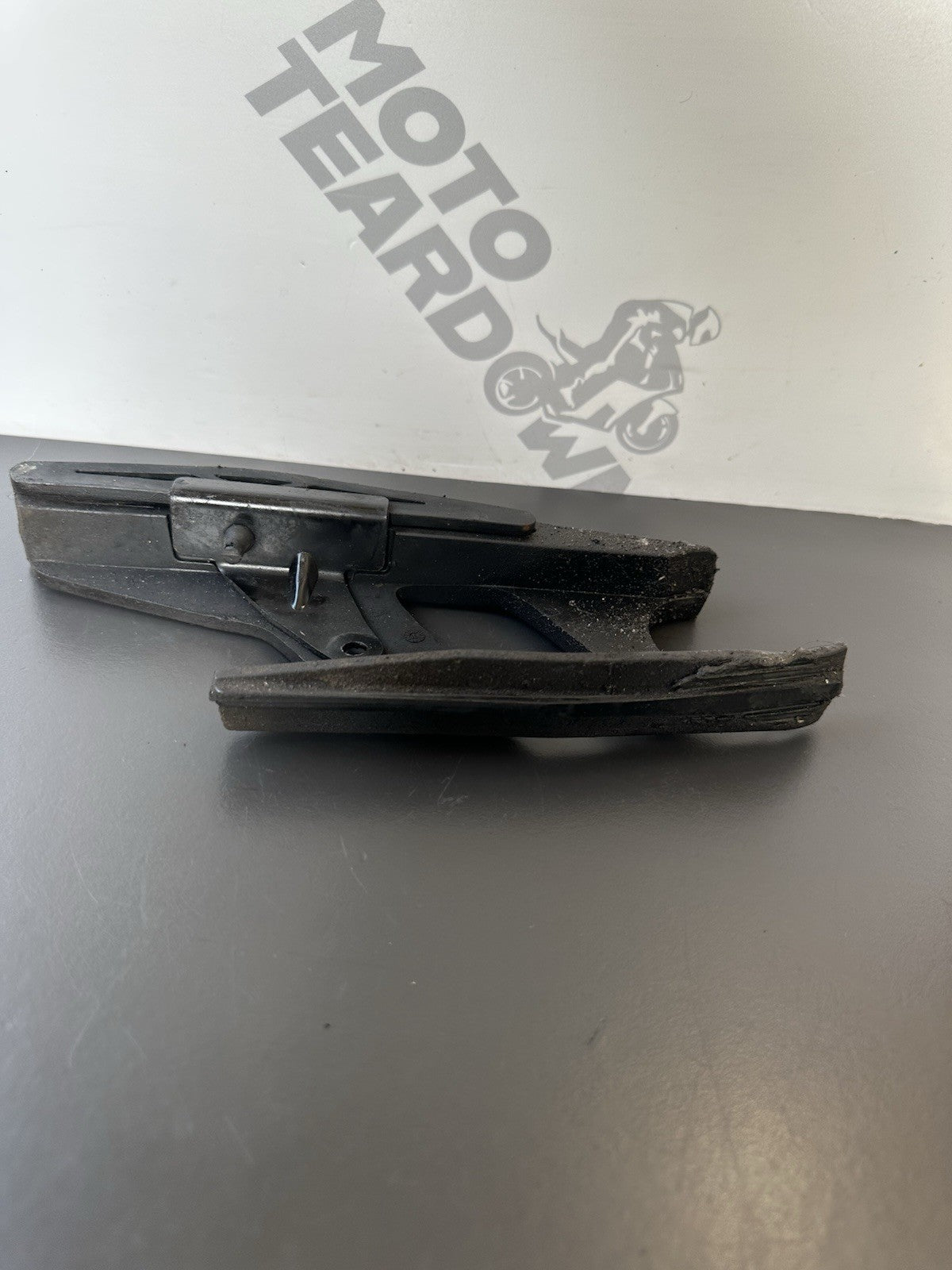 TRIUMPH STREET TRIPLE 675 675R CHAIN GUIDE 675 Chain Guide 2007-2011 OEM