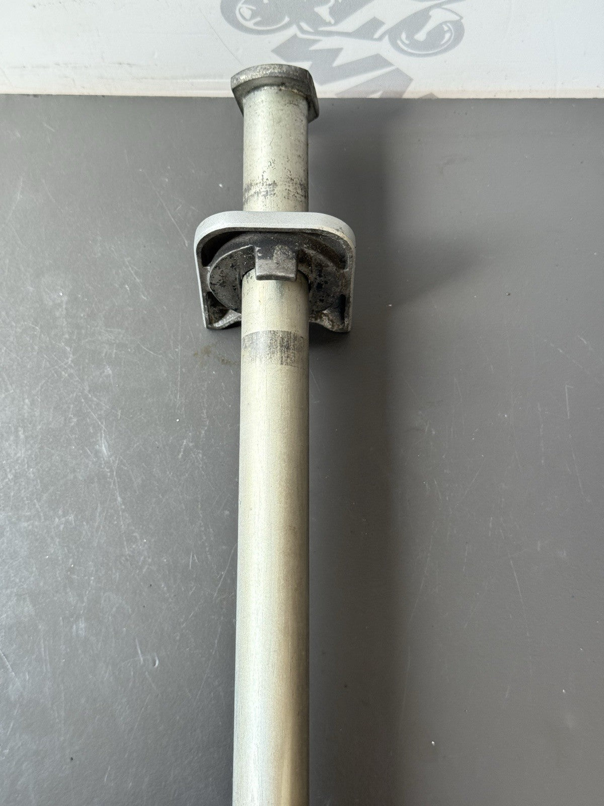 TRIUMPH TRIDENT 660 REAR WHEEL SPINDLE Rear Wheel Axle YEAR 2021-2024 OEM