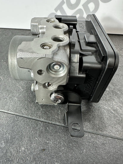 Triumph Street Triple 675 R 2015 ABS Pump Module Brake Pump 2013-2016 16470m