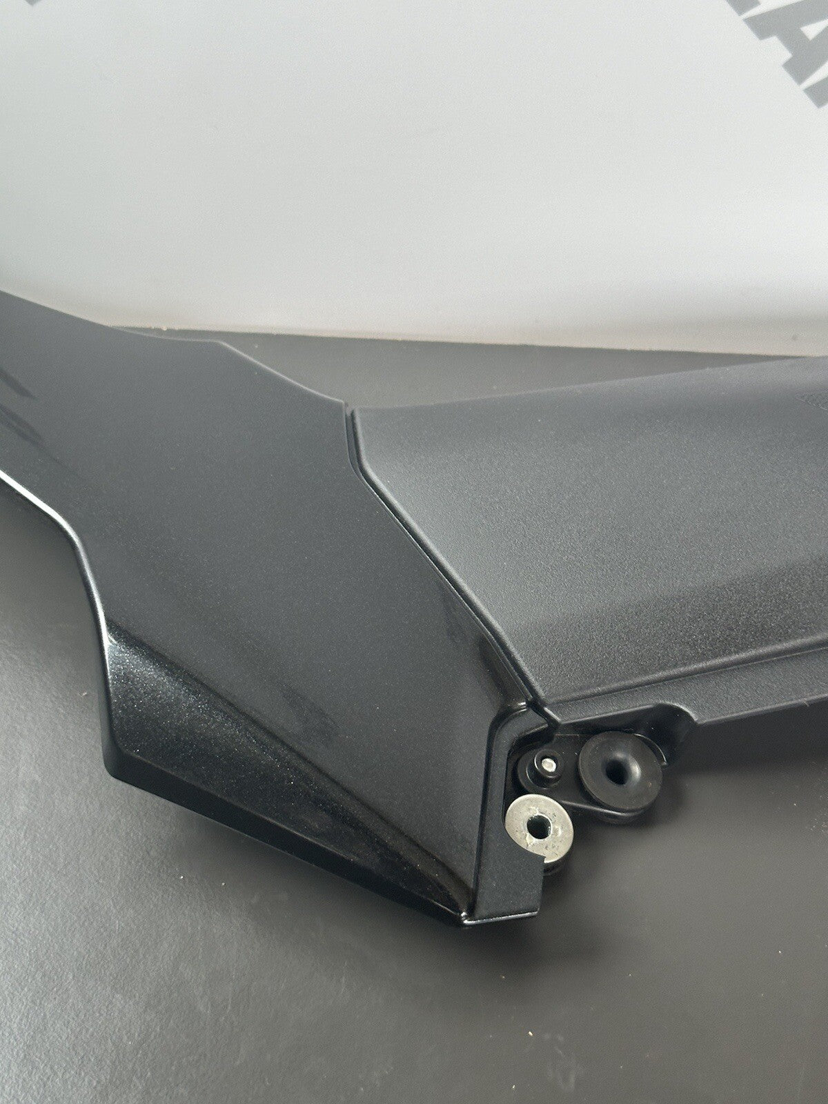 Kawasaki Z900 Right side fairing cover panel cowl RH 36001-0686 14093-0668 OEM