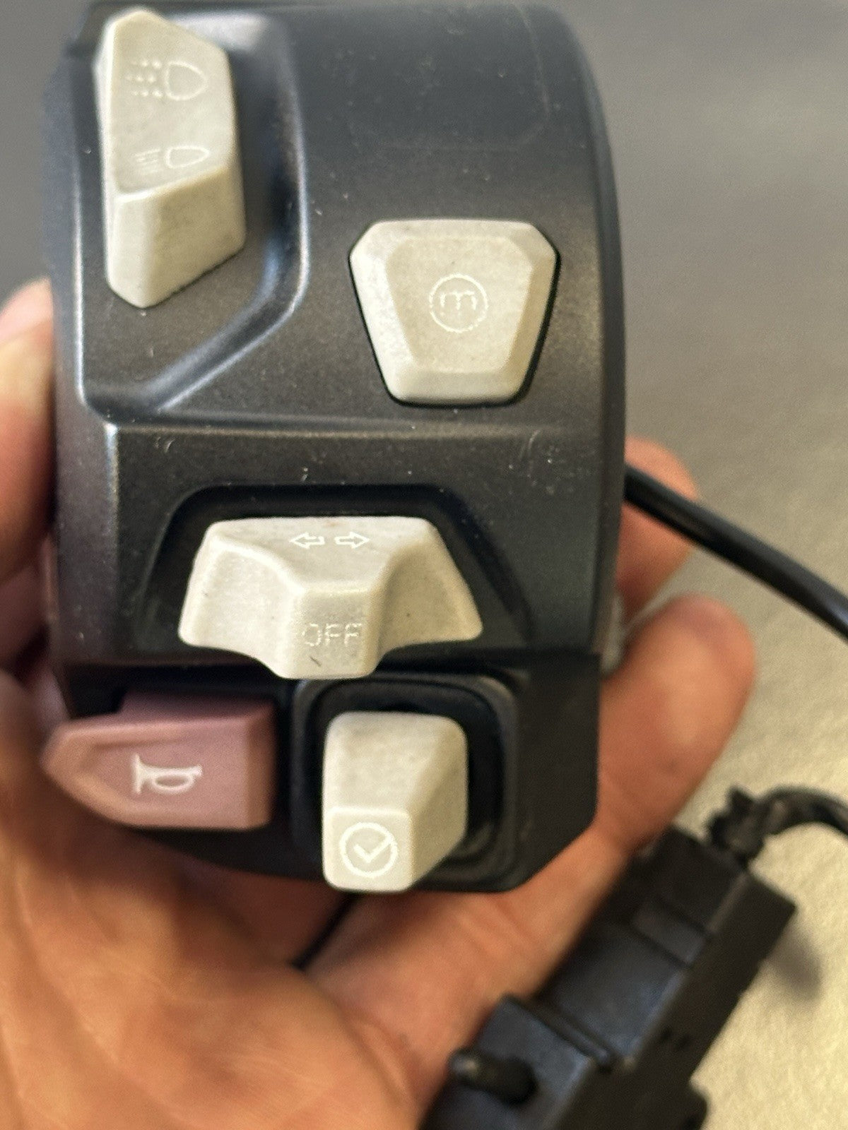 TRIUMPH STREET TRIPLE 765R LEFT HAND SWITCH CUBE  T2049728 Left Switch OEM 2017