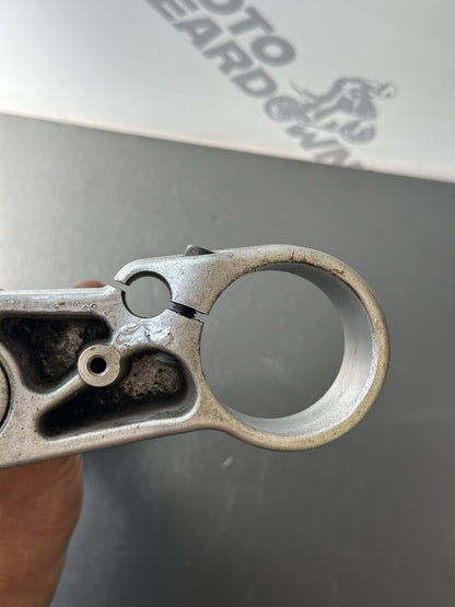 TRIUMPH STREET TRIPLE 675R Lower Yoke Bottom Clamp Lower Fork Clamp - T2044131