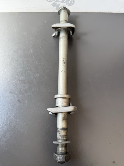 TRIUMPH TRIDENT 660 REAR WHEEL SPINDLE Rear Wheel Axle YEAR 2021-2024 OEM