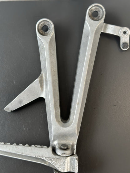 Honda CBR1000RR Fireblade right pillion footrest Right Foot Hanger 2004-2005 OEM
