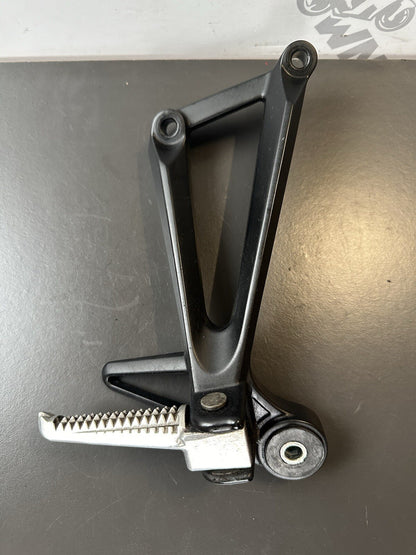 YAMAHA MT-03 Right Rear Foot Hanger YAMAHA MT03 Right Pillion Hanger RT Foot OEM