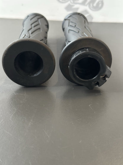 SUZUKI GSXR 600 750 HANDLEBAR GRIPS RIGHT LEFT THROTTLE OEM 600 L1-L7 2011-2016