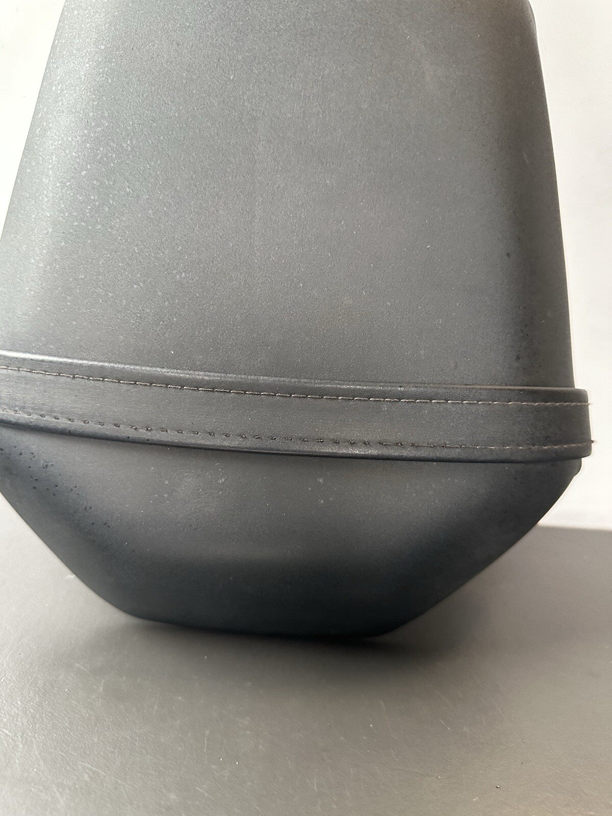 Yamaha MT-07 MT07 Rear pillion passenger seat saddle Genuine OE 2014 - 2017 TORN