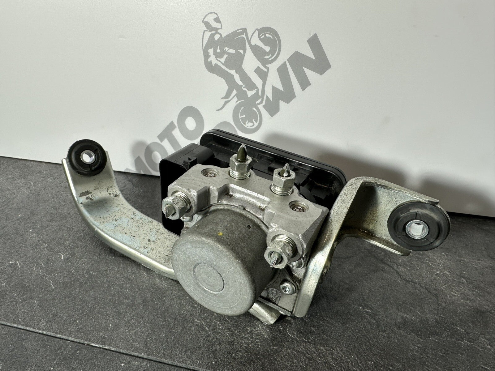 Suzuki GSXR 1300 2016 HAYABUSA ABS Brake Pump Actuator 18408 Miles OEM