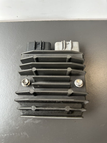 TRIUMPH SPEED TRIPLE 1050 Regulator Recitfier 2011 - 2015 1050 Regulator OEM