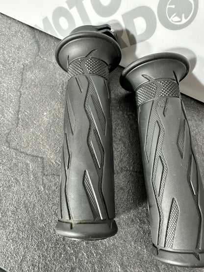 Suzuki GSXR 1300 2016 HAYABUSA Handlebar Grips Throttle Clutch Grip 18408 Miles