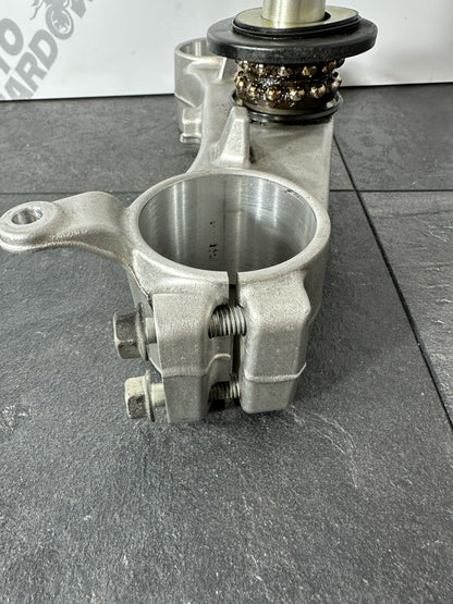 Suzuki GSXR 1300 2016 HAYABUSA Lower Yoke Steering Stem Bearings 18408 Miles OEM