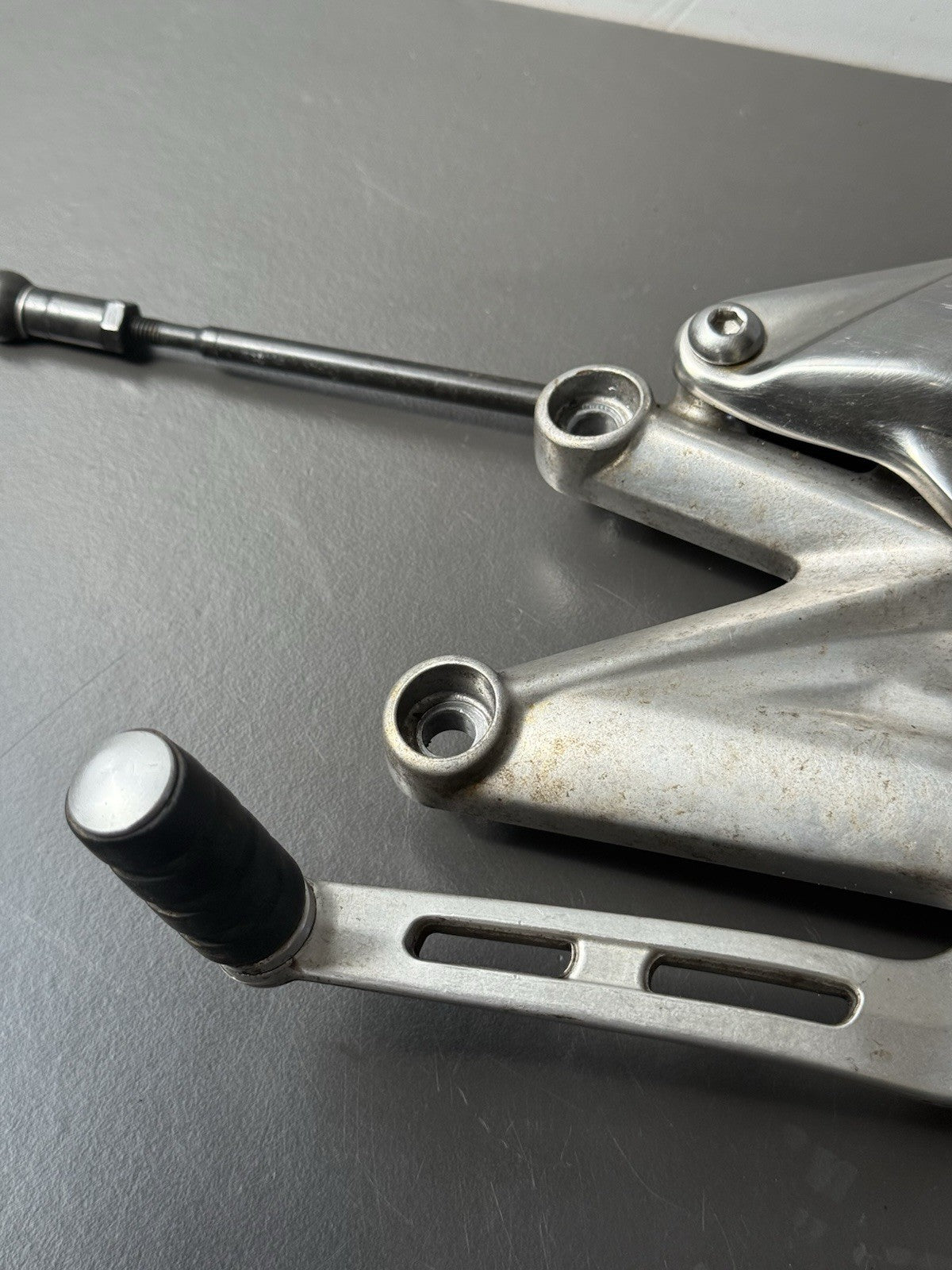 TRIUMPH STREET TRIPLE 675 675R Left Footrest Left Foot Hanger 2007-11 BENT PEDAL