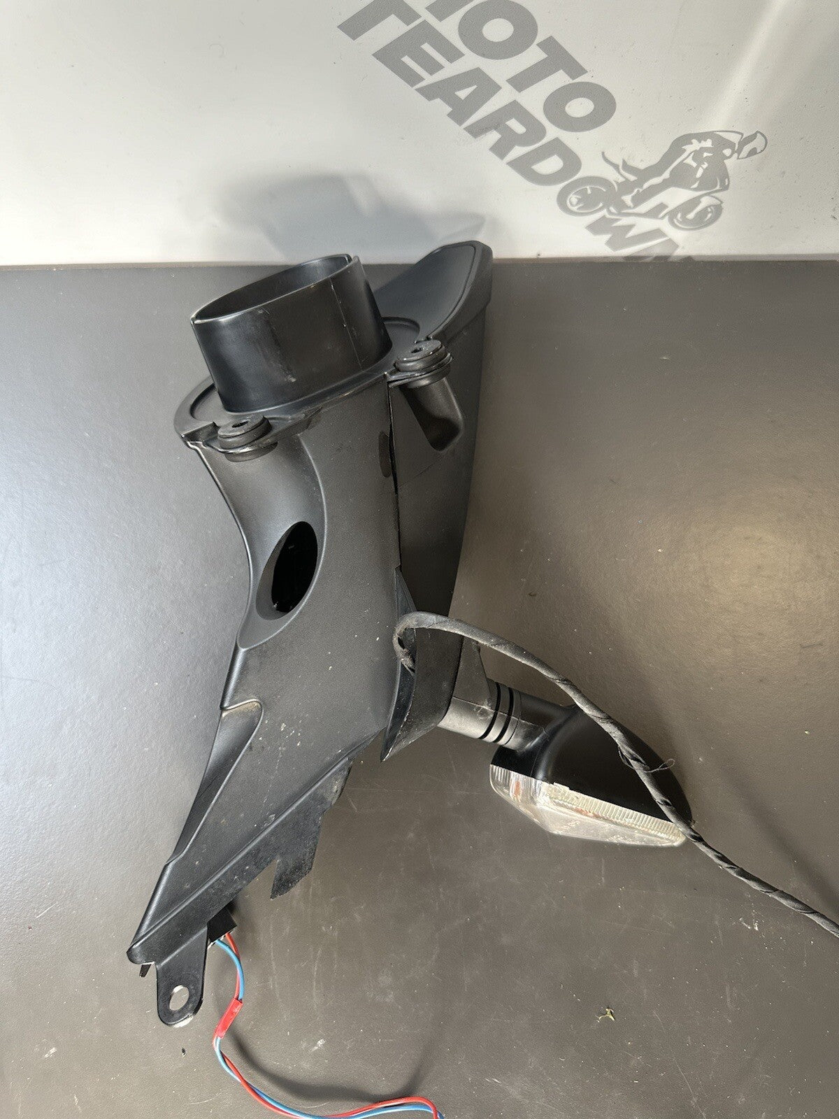 Aprilia Tuono V4 1100 Factory right RH air intake duct pipe + Indicator 2b002420