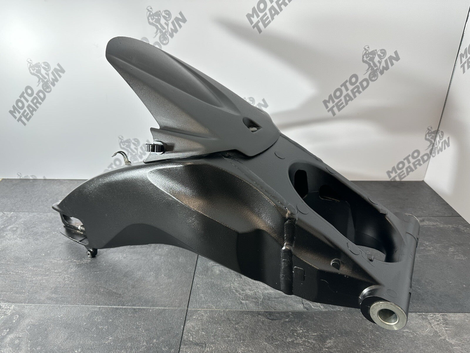 Suzuki GSXR 1000 2014 Swing Arm Swinging Arm Hugger 22774 Miles 2009-2016 OEM