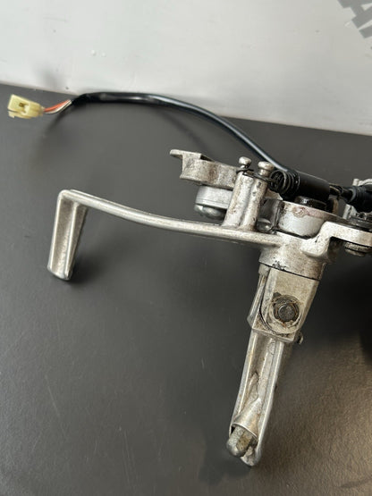 GSXR 600 GSXR 750 RIGHT Footrest Right Foot Assembly 2011-2017 L1-L7 OEM
