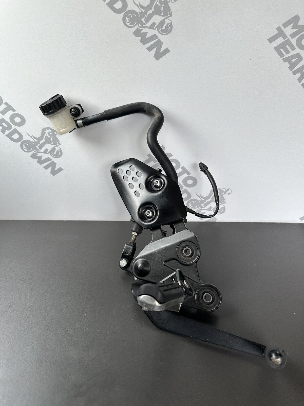 Yamaha MT-07 MT07 ABS 2022 Right riders footrest assembly Right Foot Rest PEM