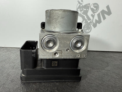 Triumph Street Triple 765 RS 2021 ABS Brake Pump Module Actuator 21650m 2020-22