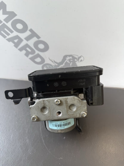 Triumph Street Triple 675 R 2015 ABS Pump Module Brake Pump 2013-2016 OEM Rear