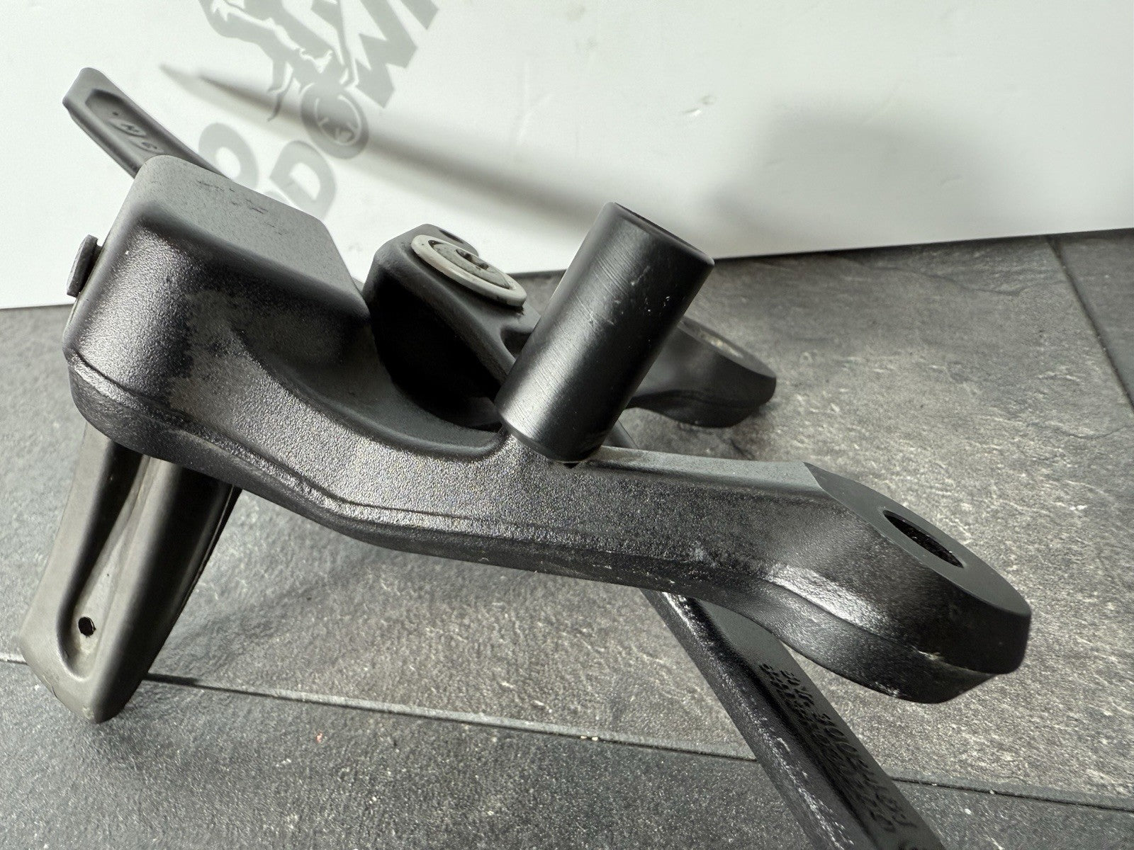 dc86aa85-6f74-40d3-b12e-0522a8038b36