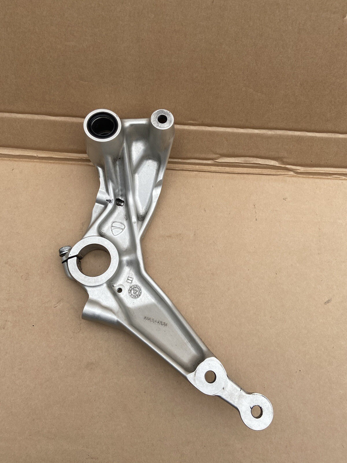 DUCATI PANIGALE 1199 LEFT FOOTREST HOLDER BRACKET SUSPENSION PIVOT 8293A432A OEM