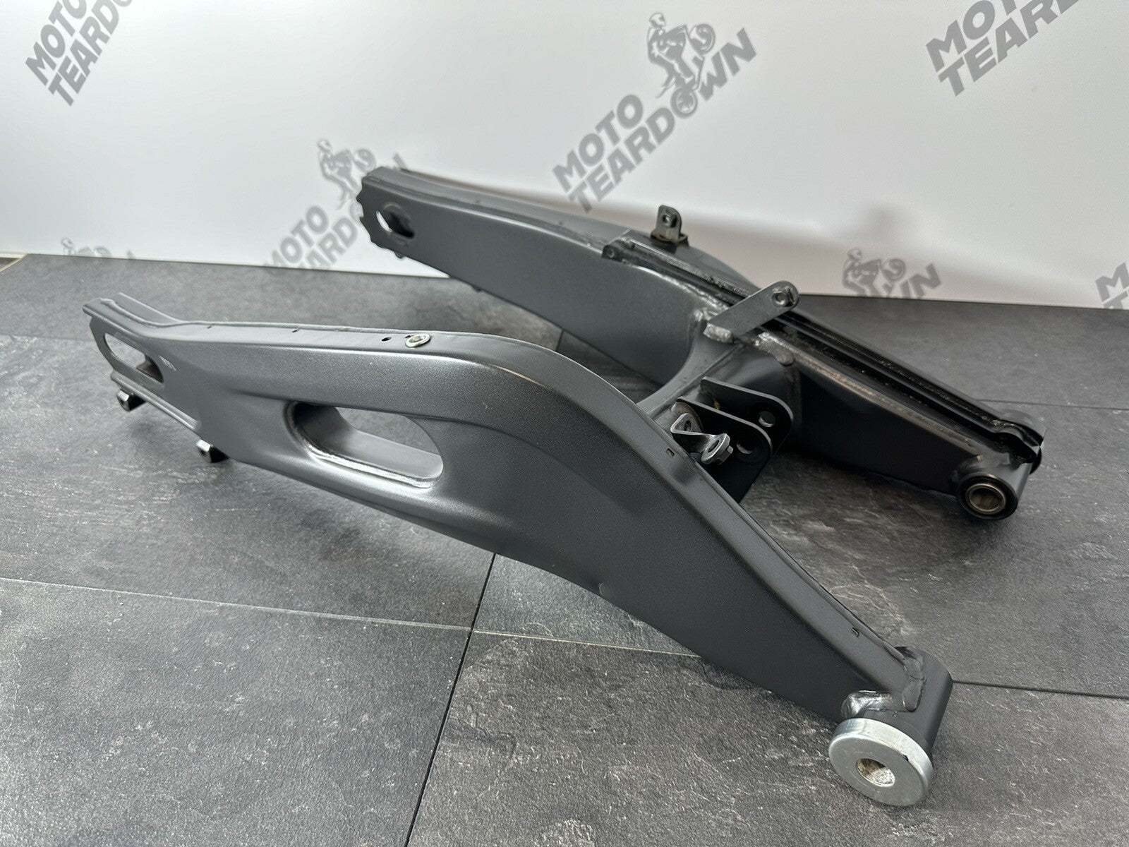 Yamaha R7 690 2024 Swingarm Swinging Arm Only 1784 Mile 2022 2023 OEM