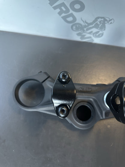 KTM 125 Duke top yoke Top Clamp Upper Yoke Upper Clamp 2024- Only 51 Miles OEM