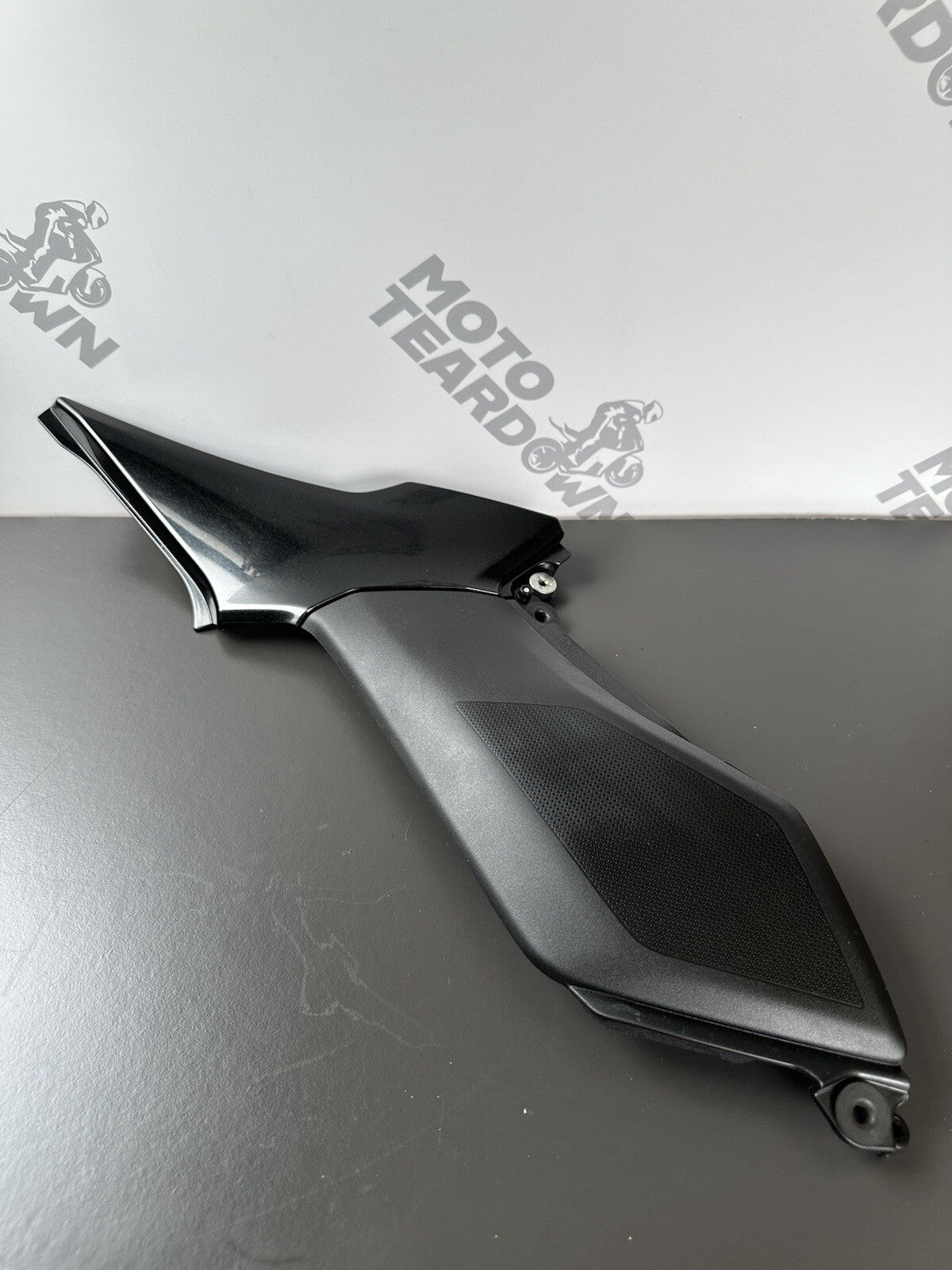 Kawasaki Z900 Left side fairing cover panel cowl LT 36001-0685 14093-0667 OEM
