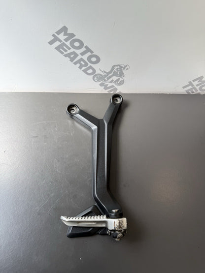 TRIUMPH TRIDENT 660 Right Rear Footrest Hanger - T2086606 2021-2024 RT Footrest