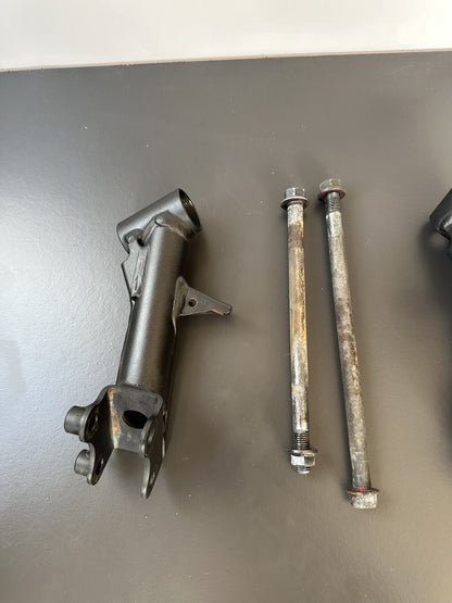 Kawasaki ZR900 Z900 ABS Left and right Side Engine Mount Bracket + Engine Bolts