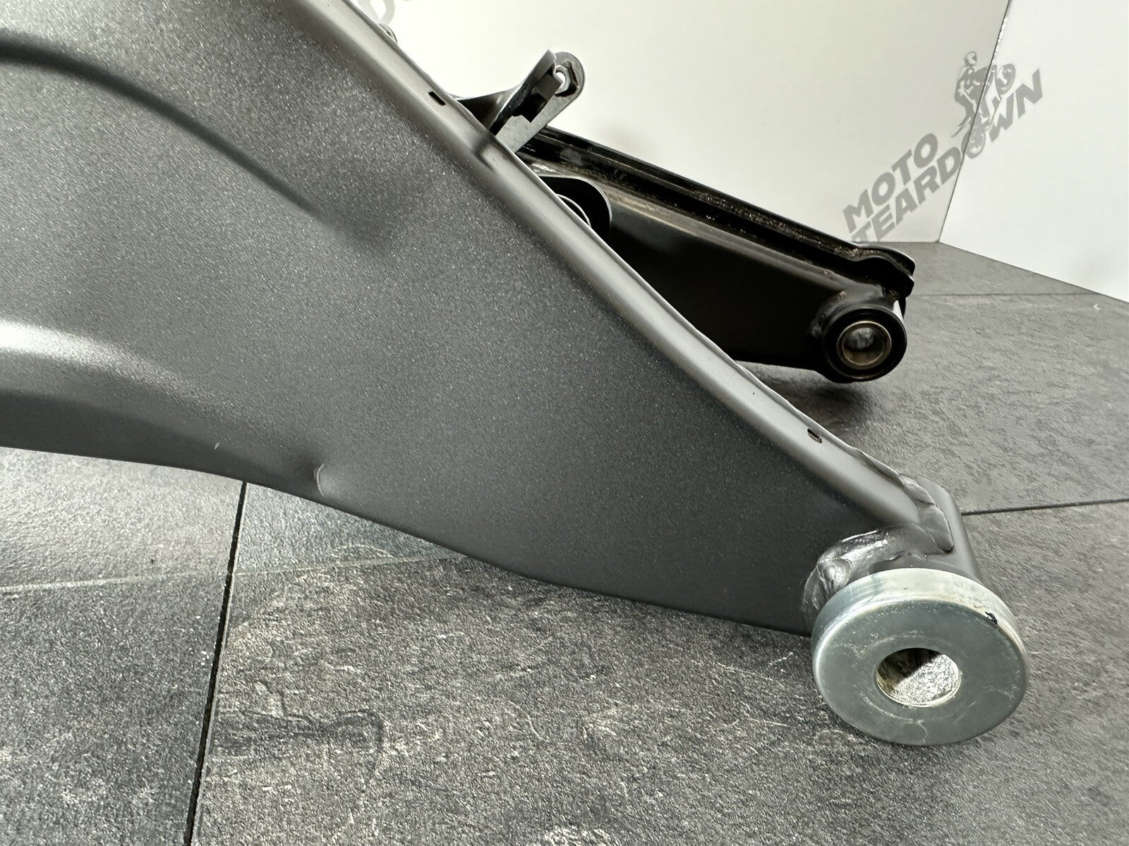 Yamaha R7 690 2024 Swingarm Swinging Arm Only 1784 Mile 2022 2023 OEM