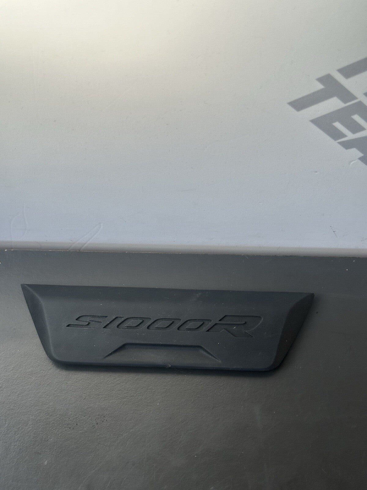 BMW S1000R REAR SEAT EMBLEM FAIRING COVER 8533891 2014-2020 BMW S1000R Emblem