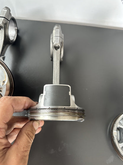 Triumph Speed Triple 1200 RR 2022 pistons READ DESCRIPTION 1200RR Engine Pistons