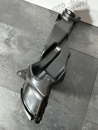 Suzuki GSXR 1000 2014 Right Air Intake Duct 22774 Miles 2009-2016 OEM