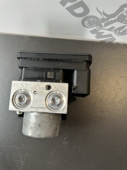 Triumph Street Triple 765S ABS Pump OEM Triumph Street Triple ABS Pump T2025721