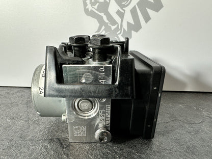 Triumph Street Triple 765 RS 2022 ABS Pump Regulator 2751 Miles 2020 2021 OEM