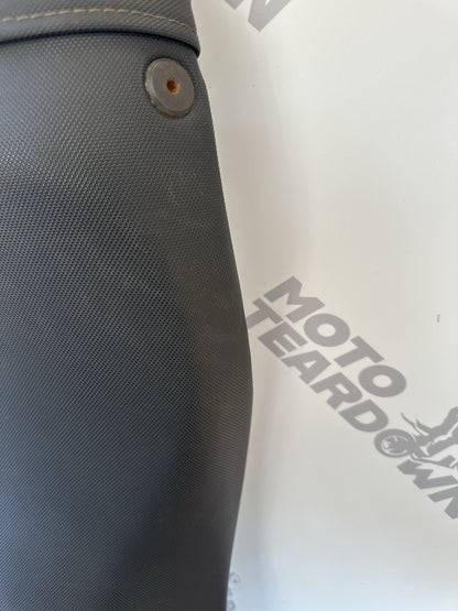 TRIUMPH STREET TRIPLE 675 Seat T2306407 Triumph Street Triple 675R Seat 2007-11