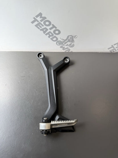 TRIUMPH TRIDENT 660 Left Rear Footrest Hanger - T2086605 2021-2024 Left Footrest