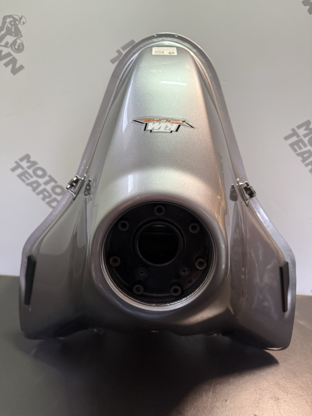 b83b817d-c772-40d1-b7a4-7168fab66d0e