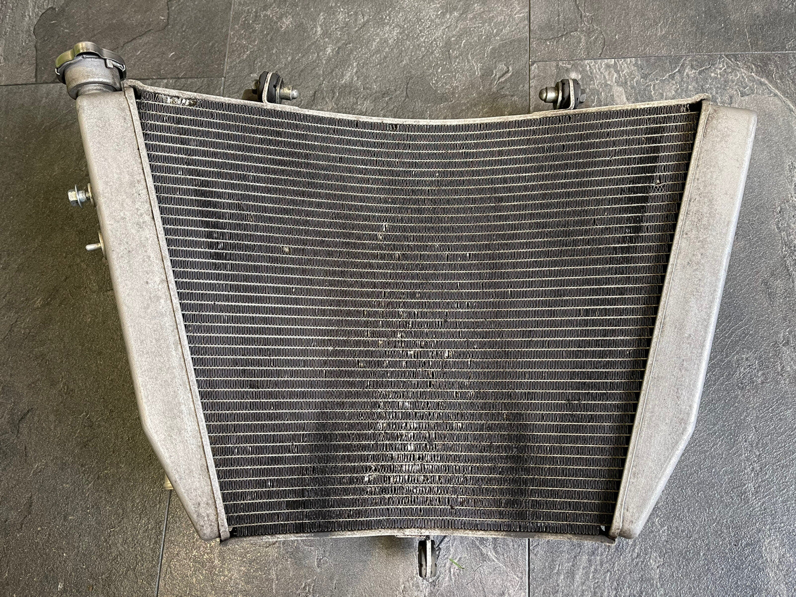 Suzuki GSXR 750 2013 L3 Radiator & Fan Coolant Rad GSXR 600 2011-2018 L1-L8 OEM