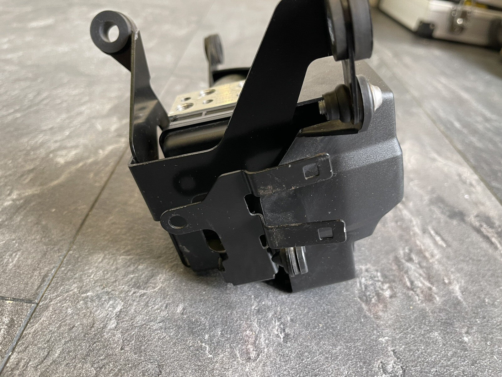 Kawasaki Ninja ZX10R 2017 ABS Pump Module Regulator 16125 Miles 2016-2018 OEM