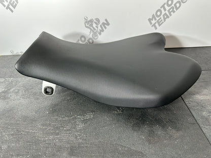 Suzuki GSXR 1000 2014 Riders Seat Front Seat Saddle 22774 Miles 2009-2016 OEM