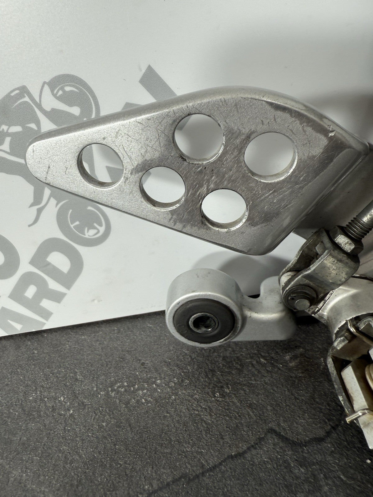 Yamaha YZF R125 R 125 2014 Right Rearset Footrest Brake MC 26983 Miles 2008-2018