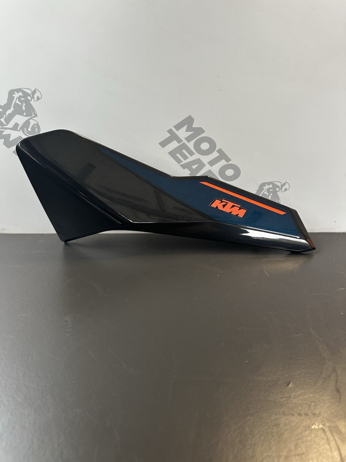 KTM 125 DUKE RIGHT SIDE PANEL RIGHT FAIRING Panel 2024- OEM KTM 125 RT FAIRING