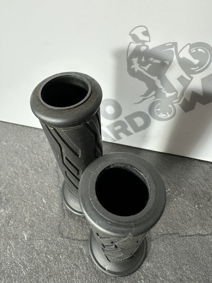 Suzuki GSXR 1300 2016 HAYABUSA Handlebar Grips Throttle Clutch Grip 18408 Miles