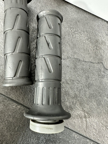 Kawasaki Z800 ABS 2016 Handlebar Grips  12691 Miles 2013-2018 OEM