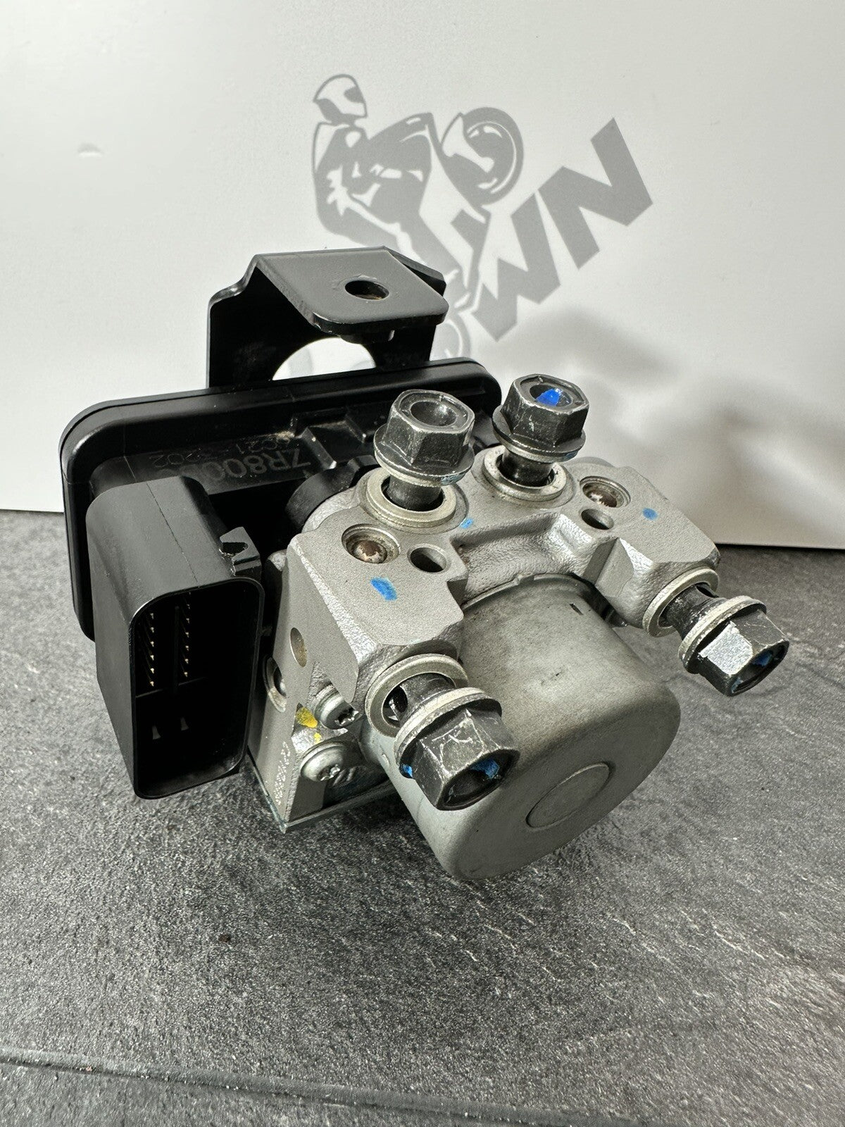 Kawasaki Z800 ABS 2016 ABS Pump Actuator 12691 Miles 2013-2018 OEM ZR800