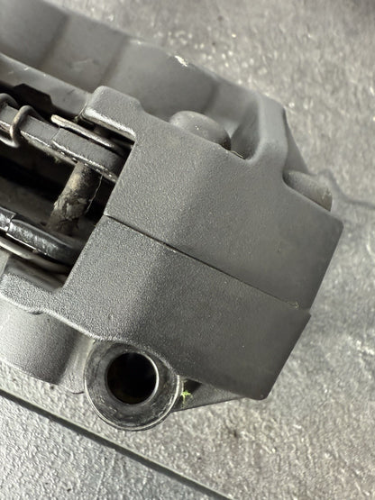 Yamaha YZF R125 R 125 2014 Front Brake Caliper & Pads 26983 Miles 2008-2018